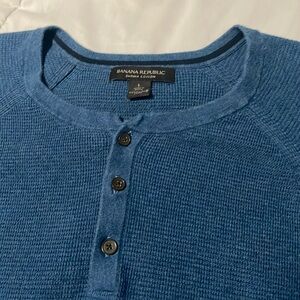 Banana Republic long sleeve supima cotton Henley shirt in teal blue. Size L.